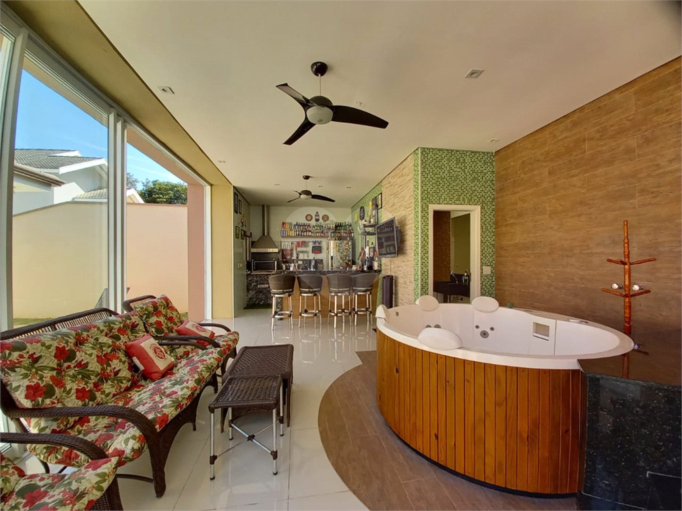 Casa à venda com 3 suítes no condomínio Alpes de Vinhedo, Vinhedo - SP