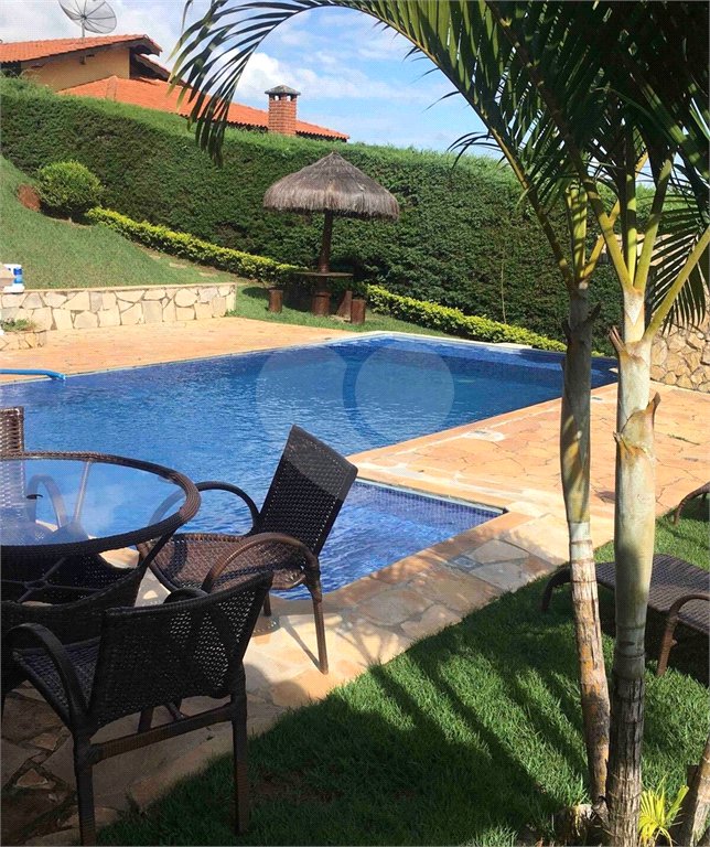 Casa à venda com 3 quartos, sendo 1 suíte,  no condomínio Vista Alegre, Bom Jesus dos Perdões - SP
