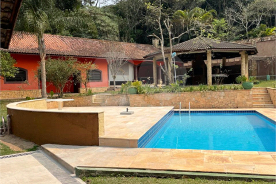 Casa à venda ou para alugar com 4 suítes no condomínio Alpes da Cantareira, Mairiporã - SP