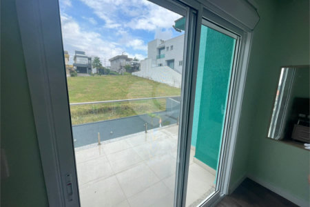 Casa à venda com 1 quarto, sendo 3 suítes, no condomínio Aruã Brisas I, Mogi das Cruzes - SP