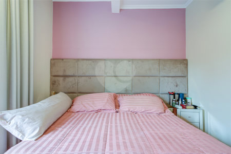 Casa à venda com 4 quartos, sendo 2 suítes, no condomínio Vila dos Ipês, São Paulo - SP