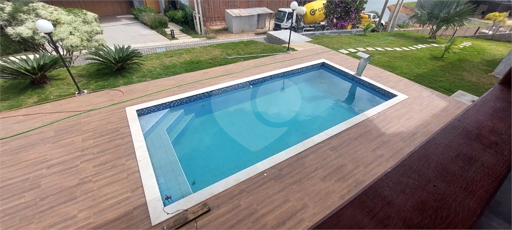 Casa à venda com 3 suítes no condomínio Riviera dos Pássaros, Joanópolis - SP