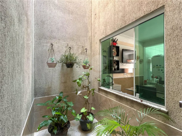 Sobrado à venda com 3 quartos, sendo 1 suíte,  em Vila Mangalot, São Paulo, SP