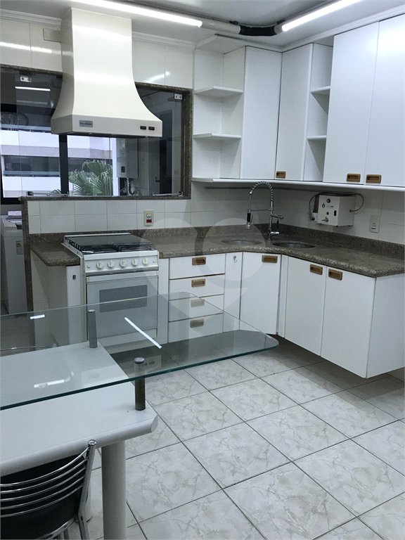 Apartamento à venda com 4 quartos, sendo 1 suíte, em Vila Uberabinha, São Paulo, SP