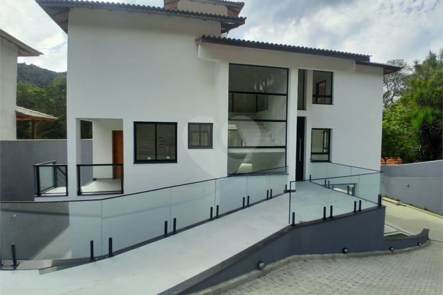 Casa à venda ou para alugar com 3 suítes no condomínio Sausalito, Mairiporã - SP