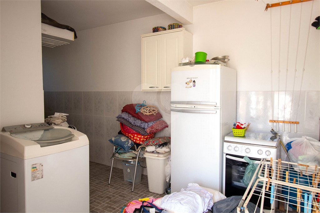 Sobrado à venda com 4 quartos, sendo 1 suíte,  em Vila Aguiar, São Roque, SP