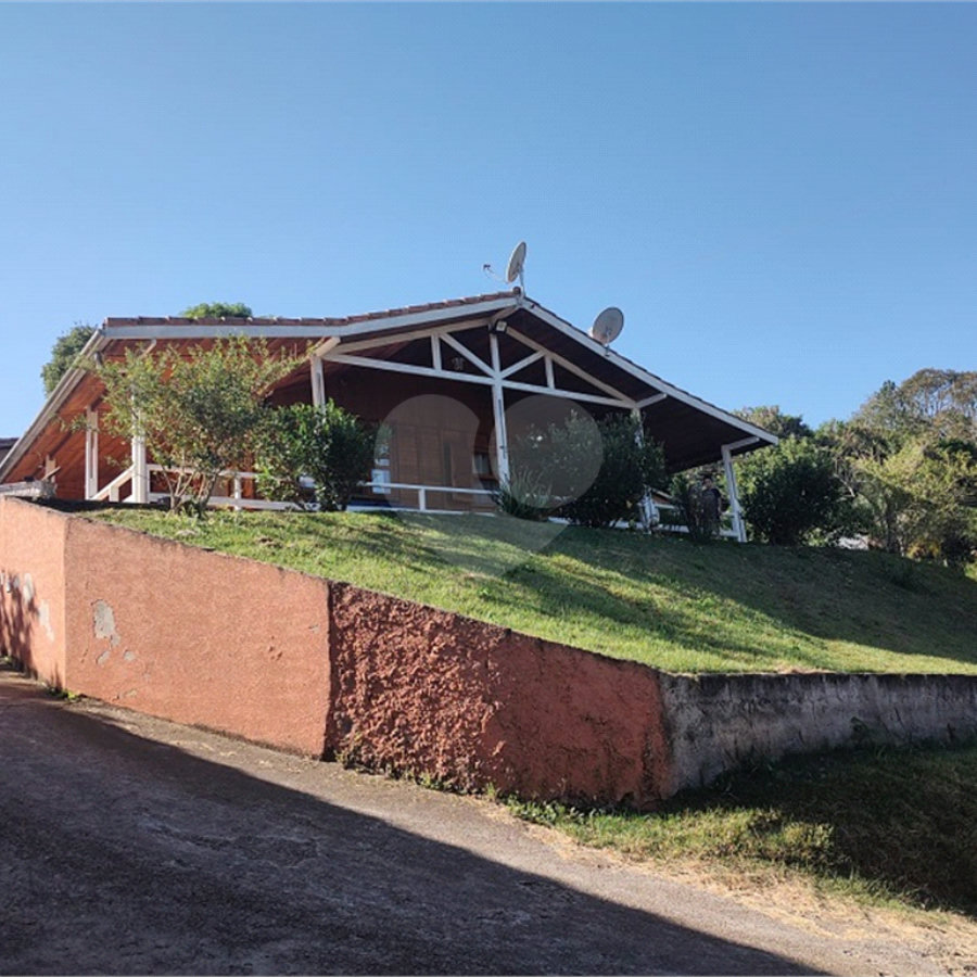 Chácara à venda com 4 quartos, sendo 1 suíte, em Chácaras Fernão Dias, Atibaia, SP