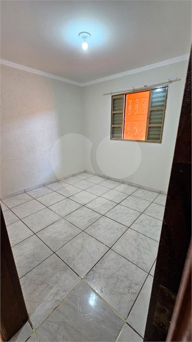 Excelente Casa Residencial no São Carlos 5 com 3 Quartos (1 Suíte) e Garagem Coberta para 2 Carros