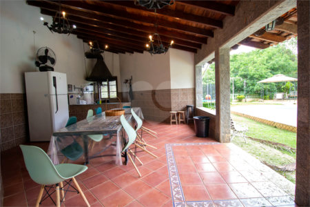 Casa à venda ou para alugar com 5 quartos, sendo 2 suítes, no condomínio Restinga Verde, São Roque - SP