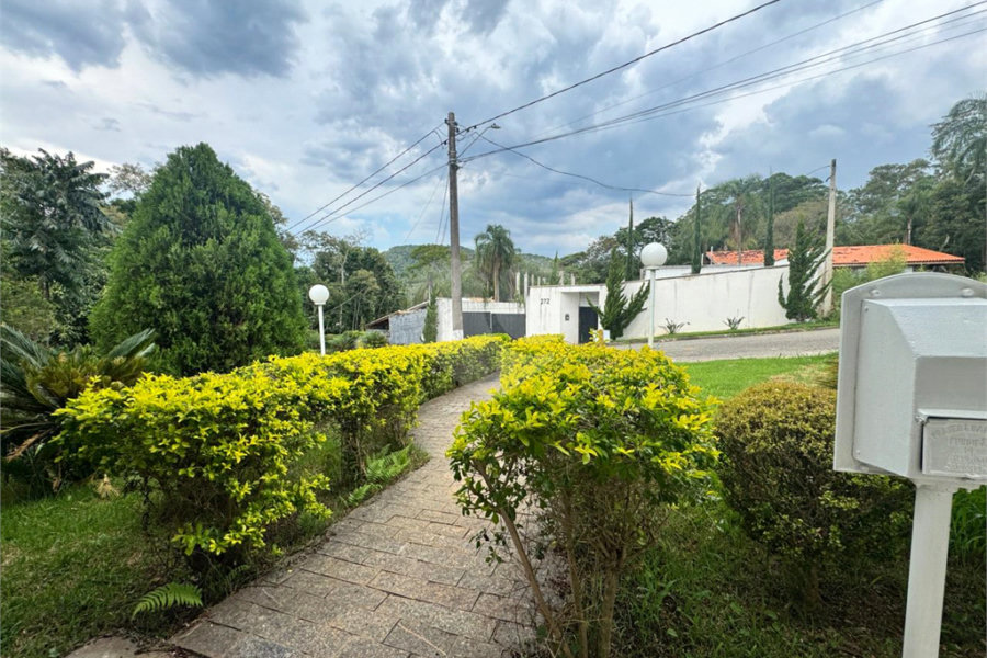 Casa à venda com 5 quartos, sendo 2 suítes, no condomínio Sausalito, Mairiporã - SP