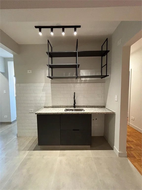 Apartamento à venda com 3 quartos, sendo 1 suíte,  em Pinheiros, São Paulo, SP