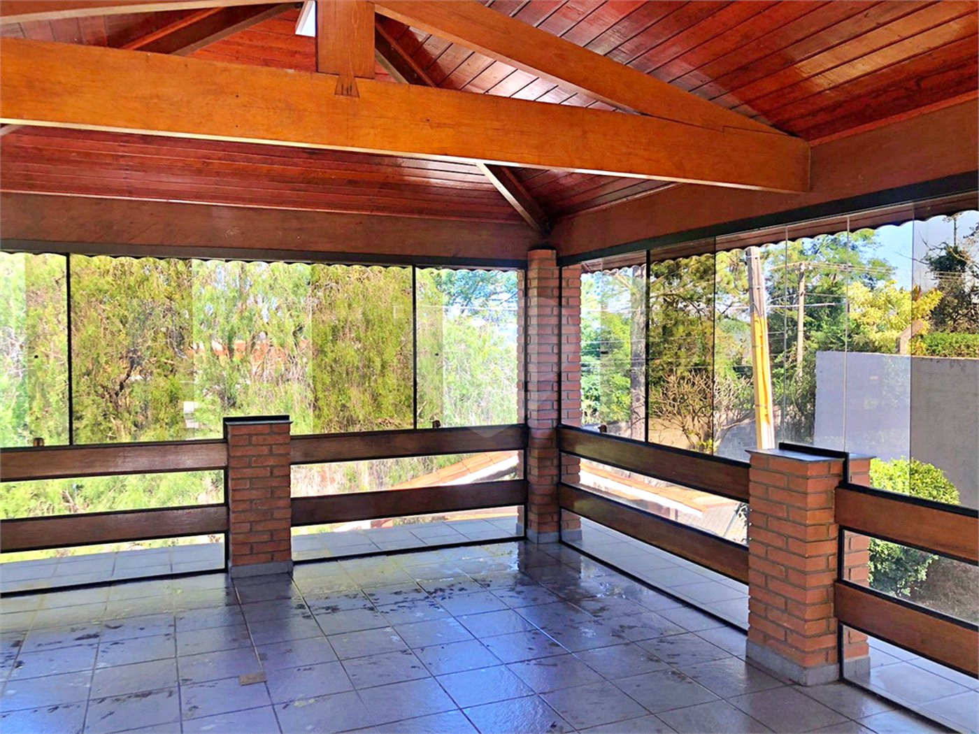 Casa à venda com 4 quartos, sendo 2 suítes, no condomínio Estância Marambaia, Vinhedo - SP