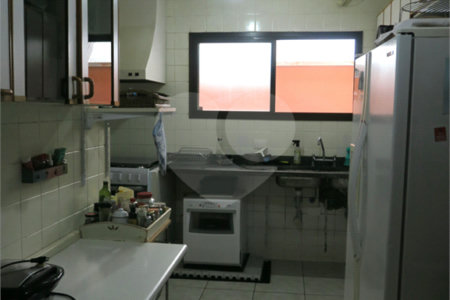 Casa à venda com 4 quartos, sendo 2 suítes, no condomínio Vila das Flores, São Paulo - SP