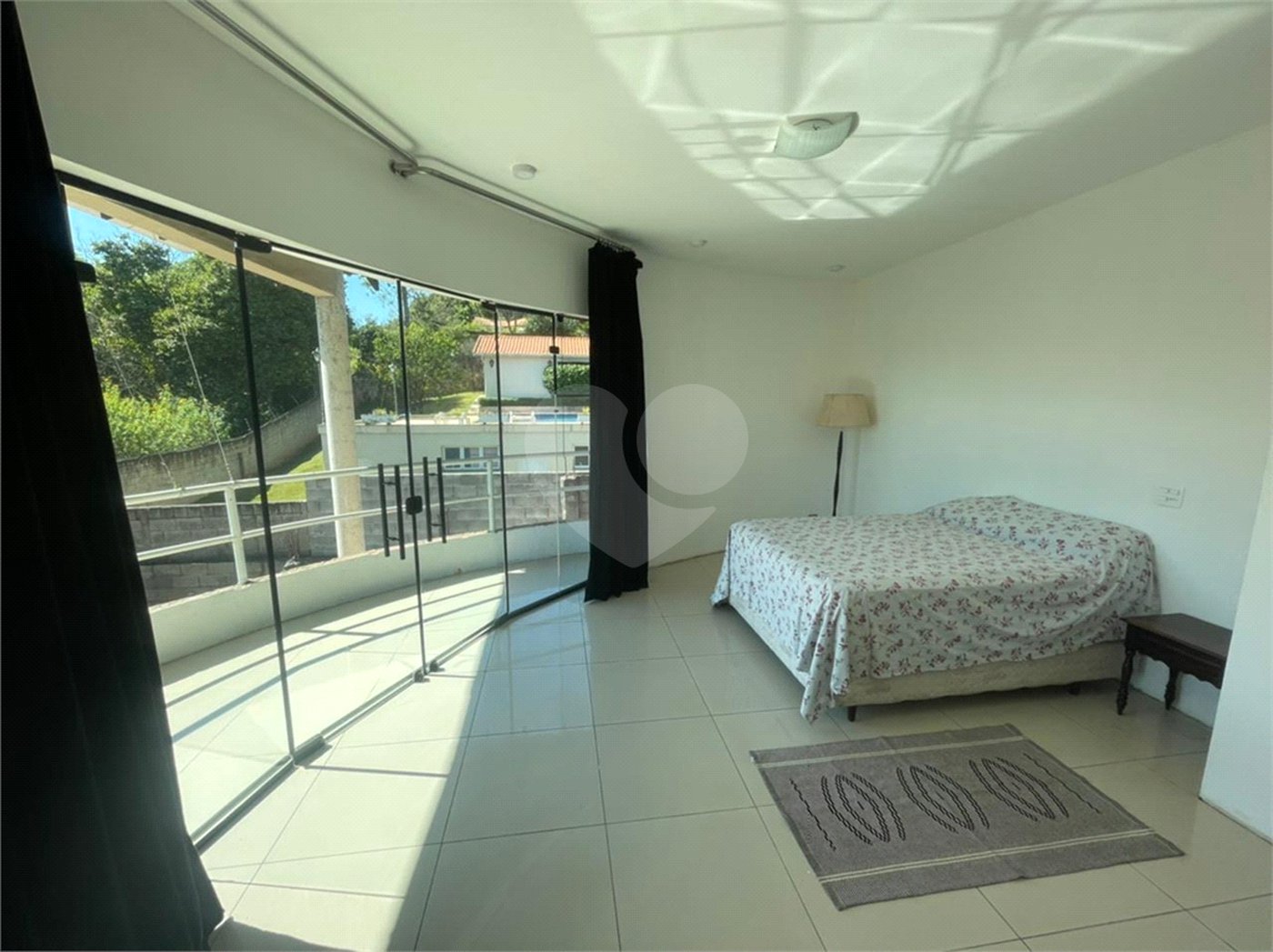 Casa à venda com 5 quartos, sendo 3 suítes,  no condomínio Flamboyant, Atibaia - SP