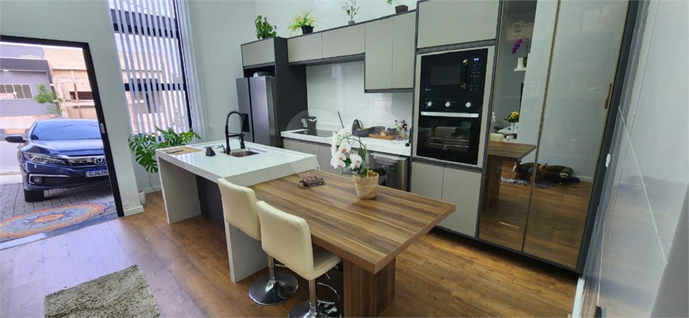 Casa à venda com 3 quartos, sendo 1 suíte, no condomínio Horto Florestal Villagio, Sorocaba - SP