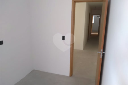 Sobrado à venda com 3 suítes em Vila Nivi, São Paulo, SP