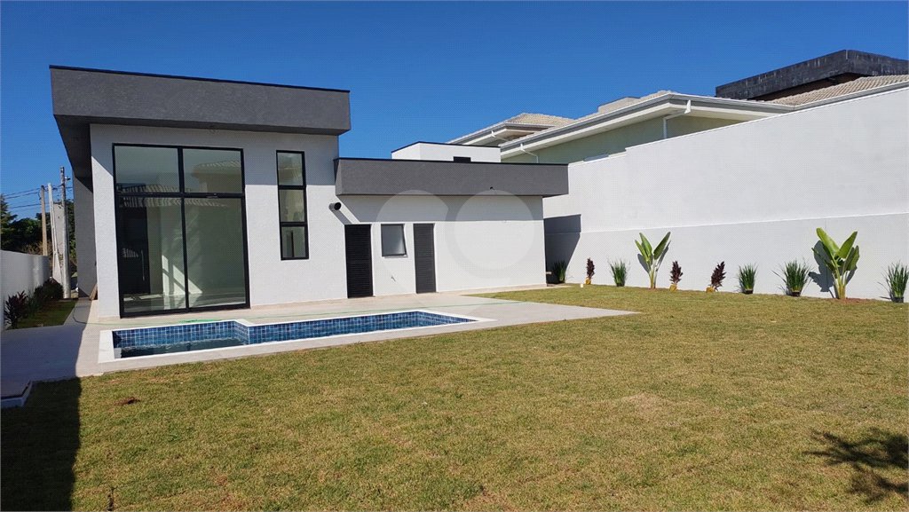 Casa à venda com 3 suítes no condomínio Shambala III, Atibaia - SP