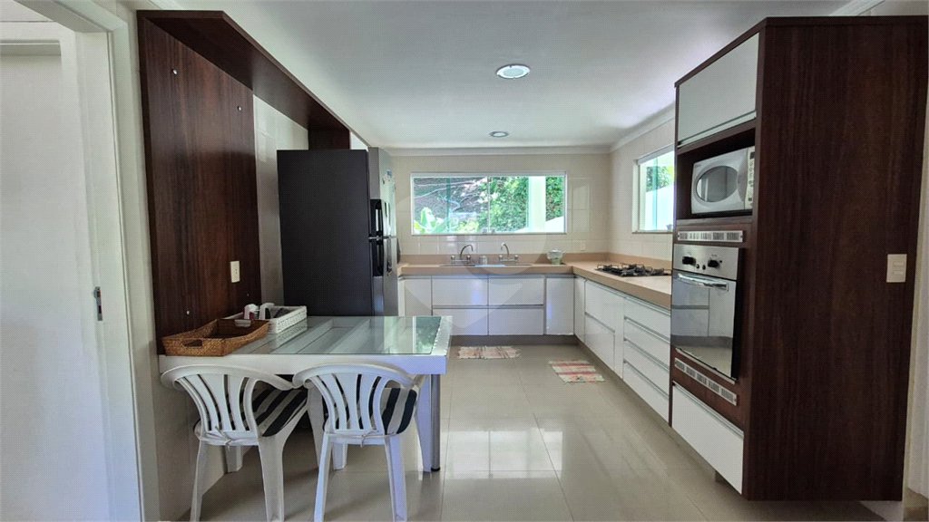 Casa à venda com 6 quartos, sendo 4 suítes, em Ferradura, Armação dos Búzios, RJ