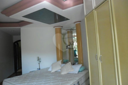 Sobrado à venda com 4 quartos, sendo 2 suítes, em Vila Mazzei, São Paulo, SP