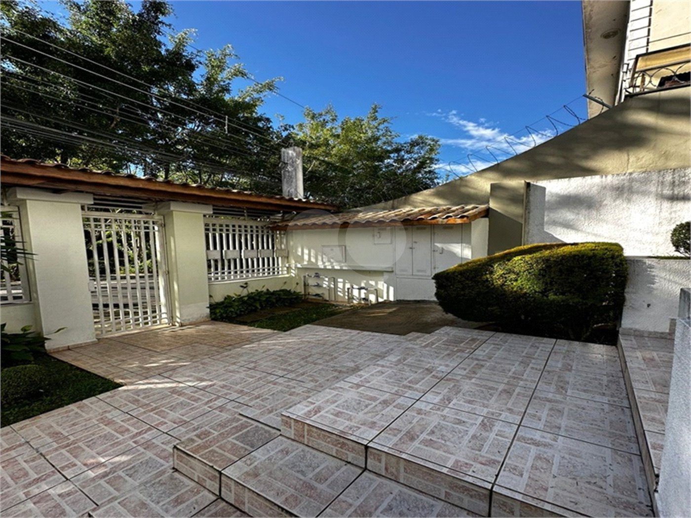 Casa à venda com 3 quartos, sendo 1 suíte, no condomínio Residencial Jardim das Palmas, São Paulo - SP