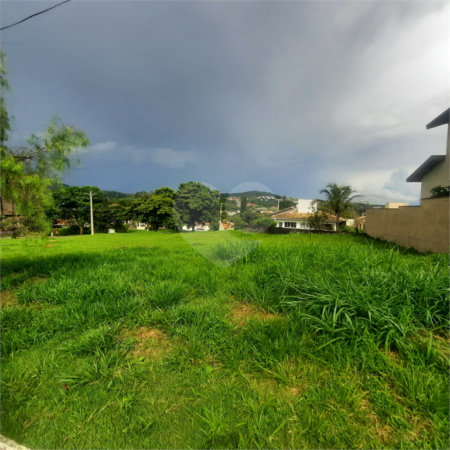 Lindo terreno de 450m², localizado no Condomínio Vilaggio Caprirccio