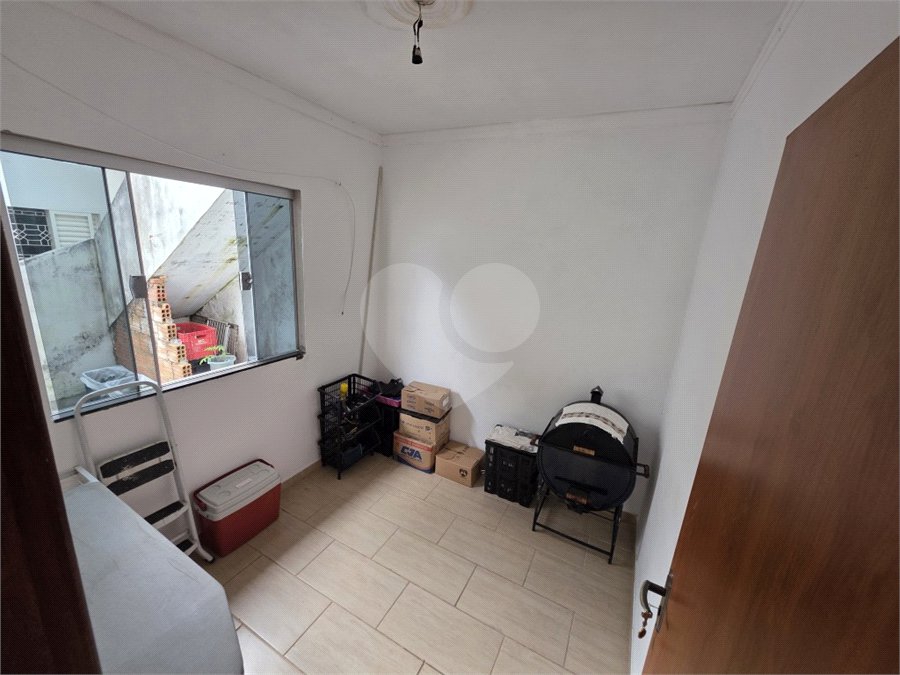 Casa térrea à venda no Douradinho com 2 quartos e edícula com mais dois quartos e 2 banheiros.