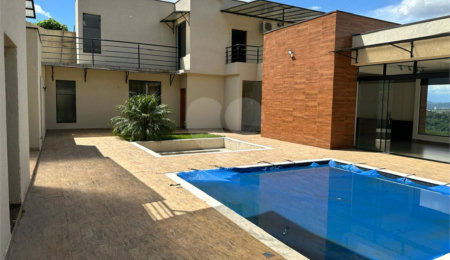 Sobrado à venda com 4 suítes em Jardim Estância Brasil, Atibaia, SP