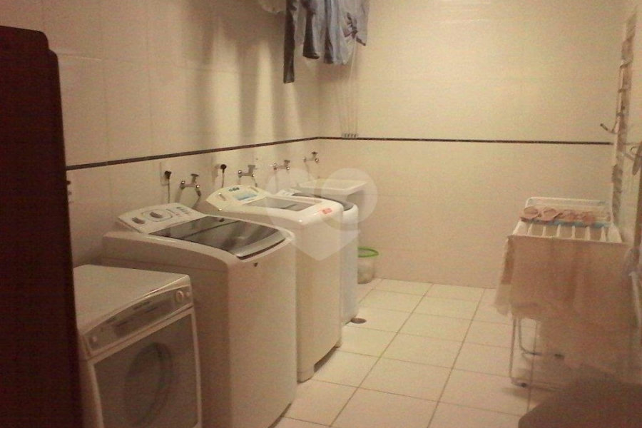 CASA TÉRREA ASSOBRADADA A VENDA NO TREMEMBÉ - 4 DORMS (2 SUÍTES), CHURRASQUEIRA E 4 VAGAS DE GARAGEM
