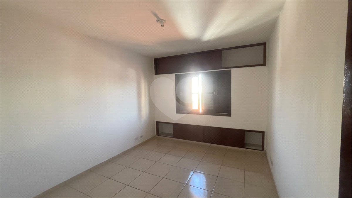 Sobrado à venda com 4 quartos, sendo 1 suíte,  em Jardim Ester Yolanda, São Paulo, SP