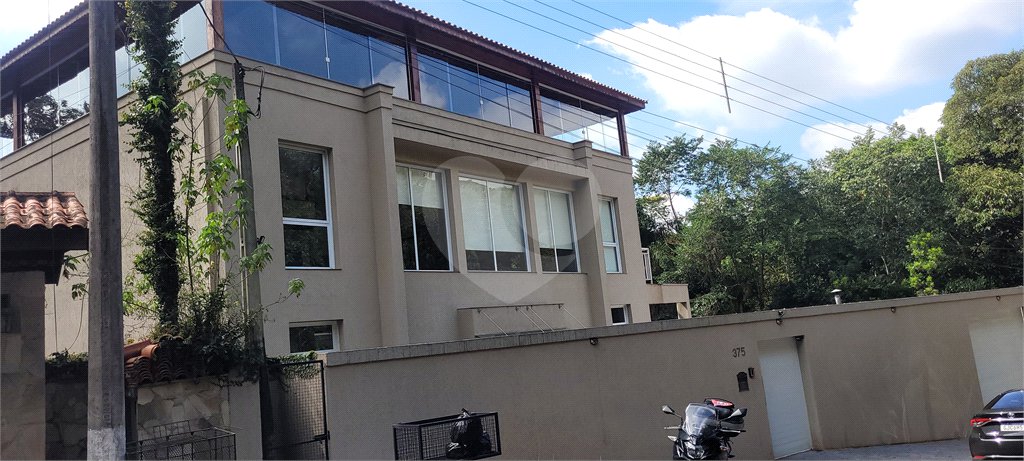 Casa à venda ou para alugar com 3 suítes no condomínio Sausalito, Mairiporã - SP