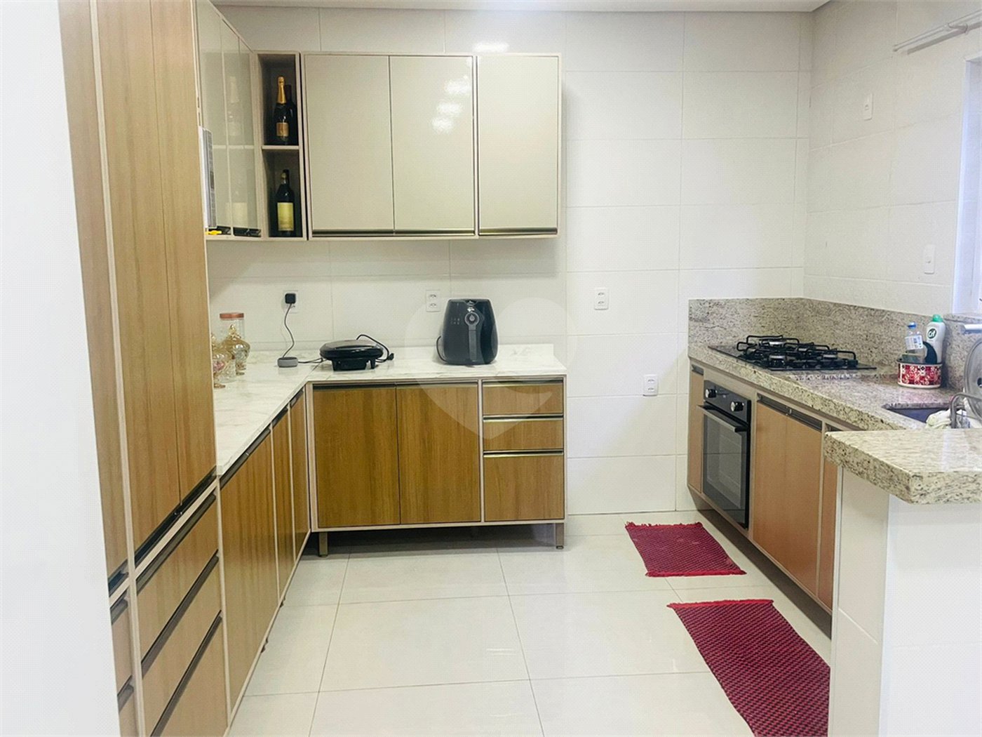 Sobrado à venda com 2 suítes em Jardim Alvinópolis, Atibaia, SP