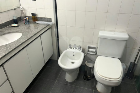 Casa à venda com 4 quartos, sendo 3 suítes, no condomínio Vitoria Regia, São Paulo - SP