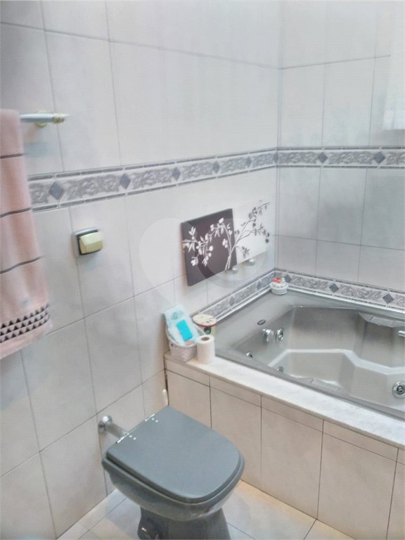 Casa à venda com 4 quartos, sendo 3 suítes, no condomínio Da Serra, São Paulo - SP