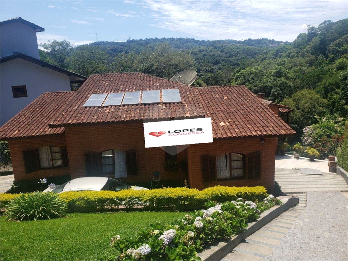 Casa à venda com 4 quartos, sendo 2 suítes, no condomínio Alpes da Cantareira, Mairiporã - SP