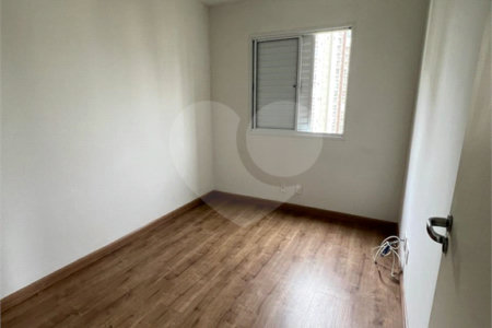 Apartamento à venda com 3 quartos, sendo 1 suíte,  em Parque Reboucas, São Paulo, SP