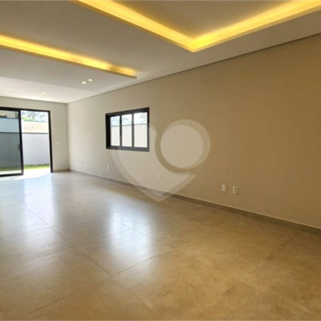 Casa à venda com 3 suítes no condomínio Vita Verdi, Valinhos - SP
