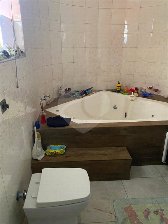Sobrado à venda com 4 quartos, sendo 3 suítes, em Vila Gustavo, São Paulo, SP