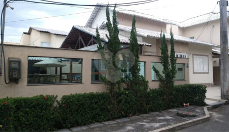 Casa à venda com 3 quartos, sendo 2 suítes, no condomínio Recanto das Palmeiras, Rio de Janeiro - RJ