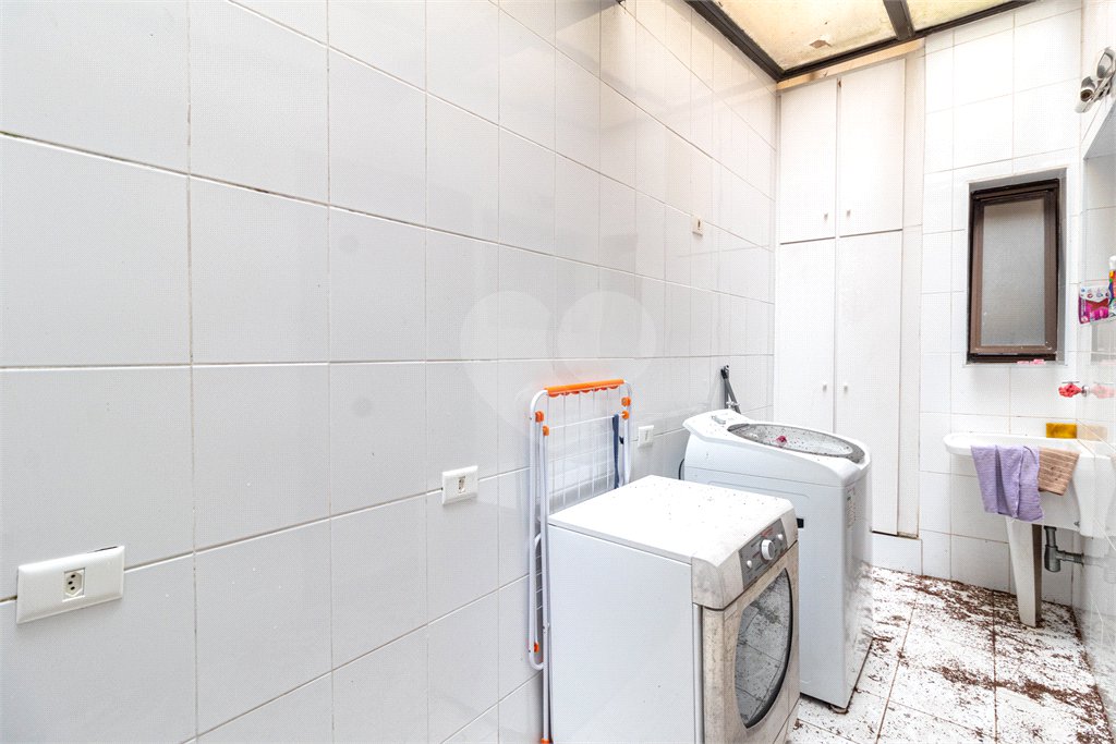 Casa à venda com 4 quartos, sendo 2 suítes,  no condomínio Vila das Flores, São Paulo - SP