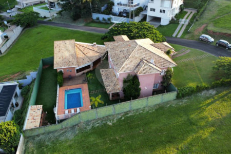 Casa à venda com 5 quartos, sendo 3 suítes, no condomínio Santa Teresa 1, Vinhedo - SP