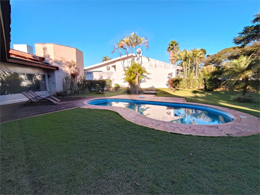 Casa à venda com 7 quartos, sendo 4 suítes, no condomínio Riviera de Santa Cristina XIII, Paranapanema - SP
