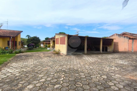 Chácara à venda com 4 quartos, sendo 1 suíte,  em Vale San Fernando, Itapetininga, SP