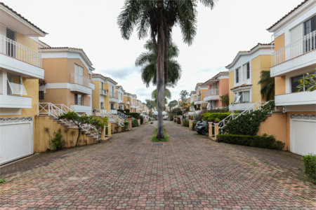 Casa à venda com 4 suítes no condomínio Residencial Courtyard Village, São Paulo - SP