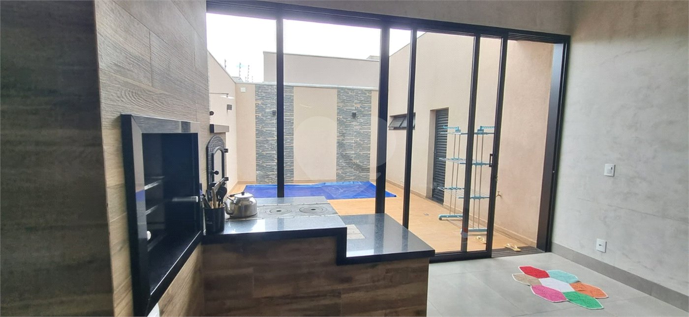 Casa à venda com 3 quartos, sendo 1 suíte, no condomínio Villas Mabel, Ribeirão Preto - SP