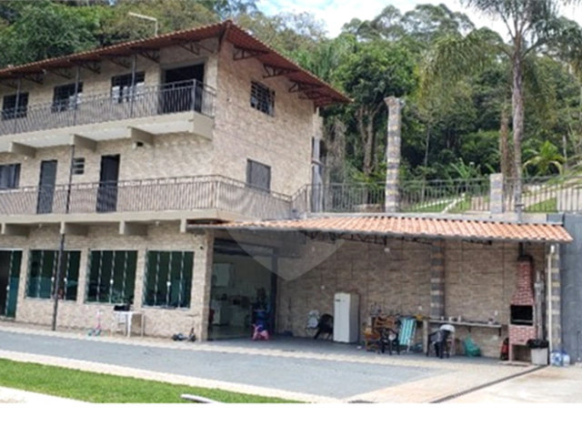 Chácara à venda ou para alugar com 3 suítes em Rio Acima, Mairiporã, SP