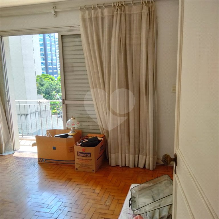 Apartamento à venda com 3 quartos, sendo 1 suíte,  em Aclimação, São Paulo, SP