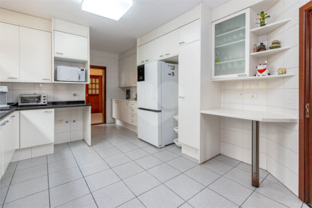 Casa à venda com 5 quartos, sendo 3 suítes,  no condomínio Residencial Morumbi, São Paulo - SP