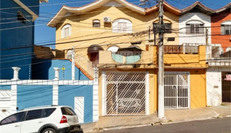Sobrado à venda com 3 quartos, sendo 1 suíte,  em Vila Gustavo, São Paulo, SP