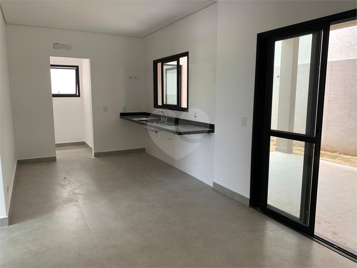 Casa à venda com 3 suítes no condomínio Residencial Celina, Atibaia - SP