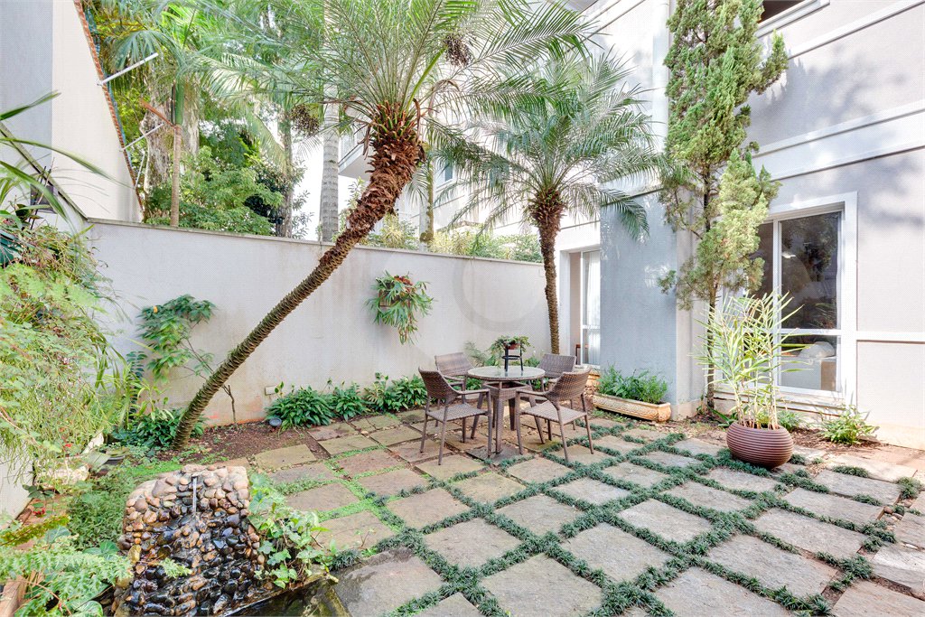 Casa à venda com 3 suítes no condomínio Vila Versalhes, São Paulo - SP